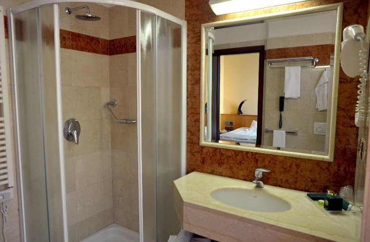 TRIPLE STANDARD Room