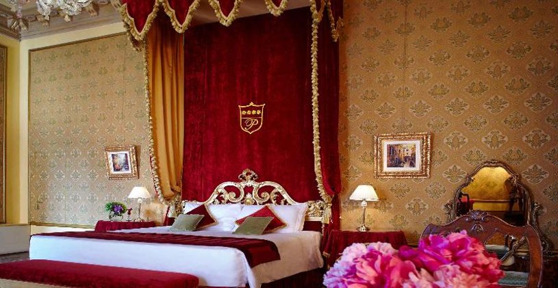 JUNIOR SUITE CANAL VIEW Room