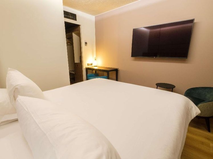 DOUBLE SUPERIOR Room