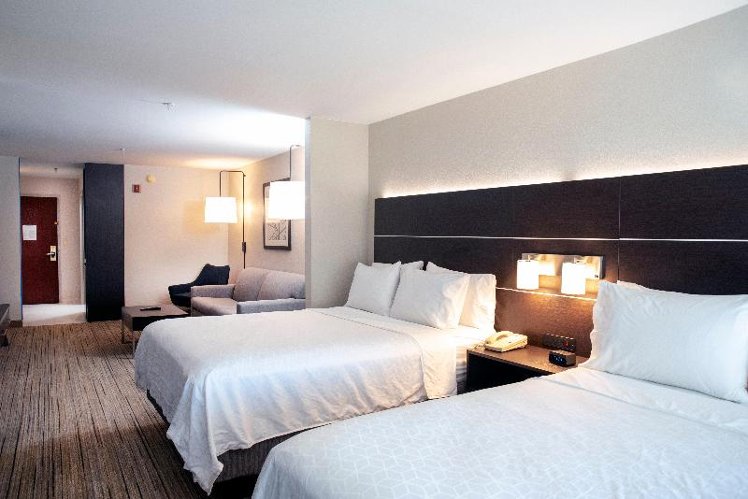 SUITE TWO QUEEN BEDS Room