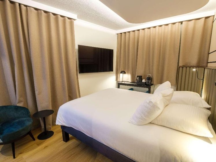 DOUBLE WITH DOUBLE BED Room