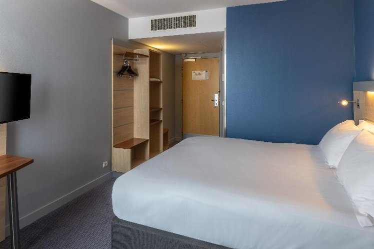 DOUBLE WITH DOUBLE BED Room