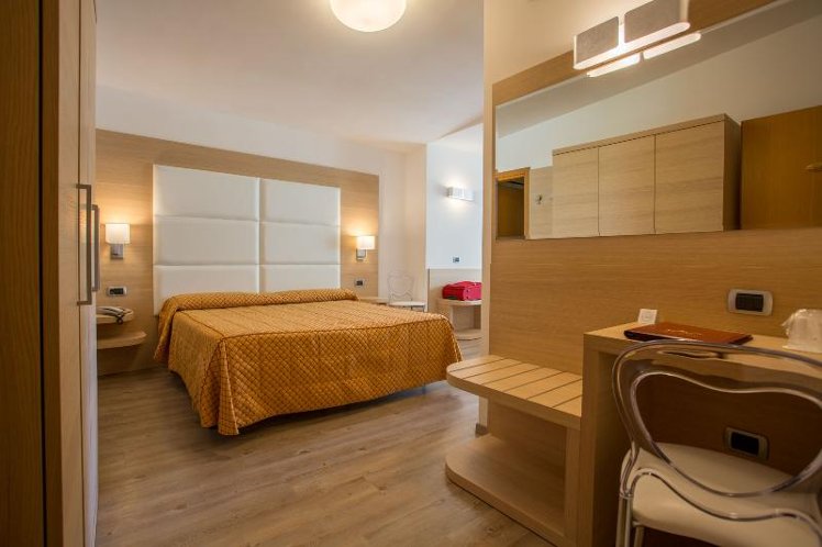 QUADRUPLE STANDARD Room