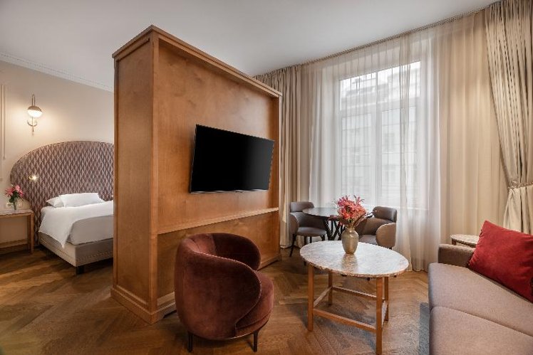 JUNIOR SUITE STANDARD Room