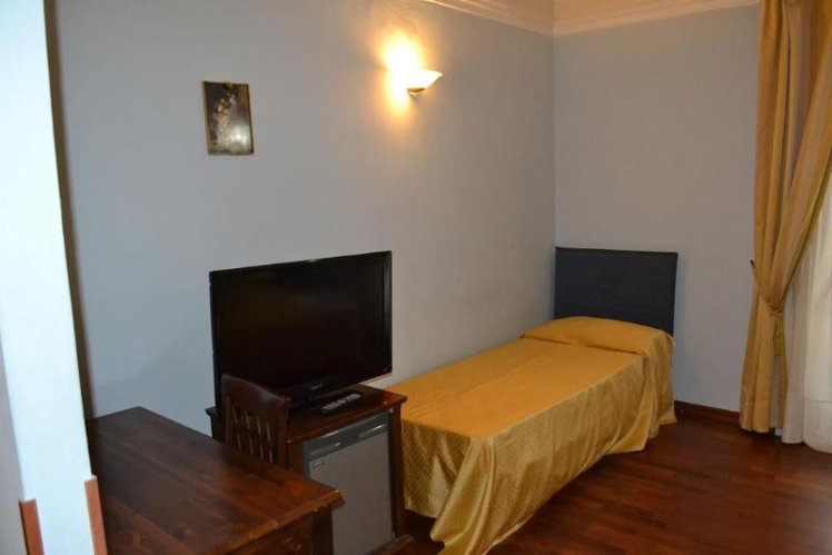 TRIPLE STANDARD Room
