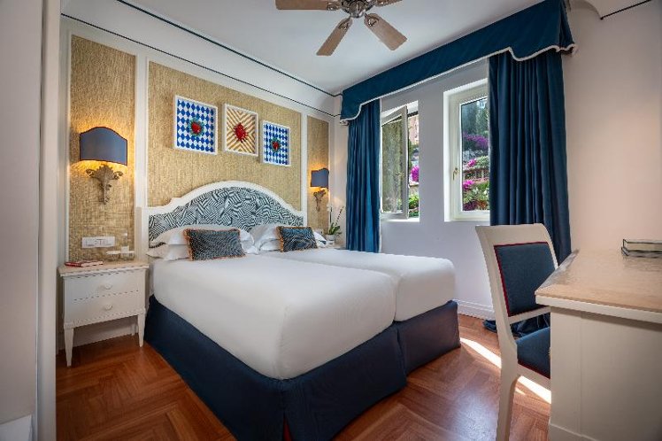 DOUBLE SUPERIOR Room