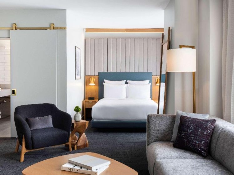 SUITE DELUXE QUEEN BED Room