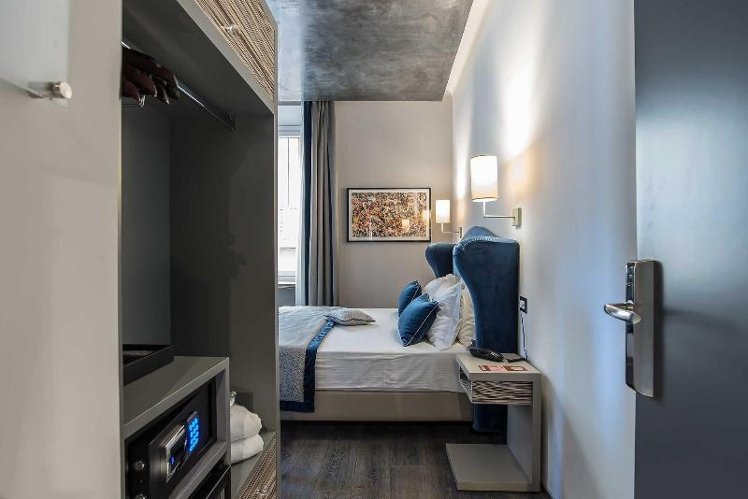 DOUBLE SUPERIOR QUEEN BED Room