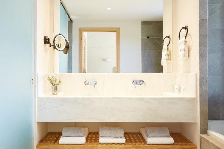Double or Twin DELUXE Room
