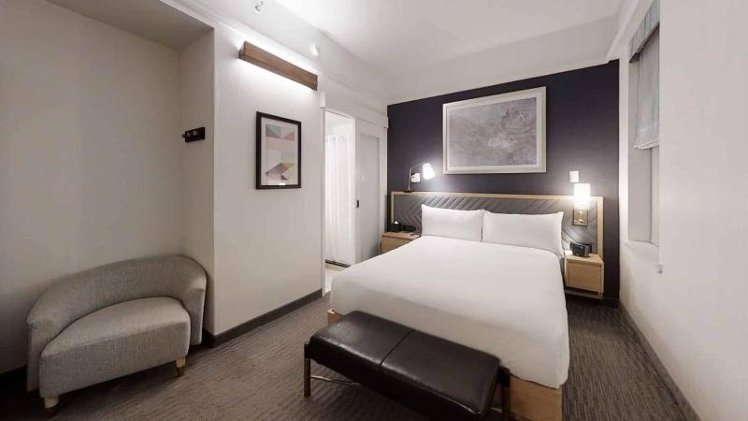 DOUBLE QUEEN SIZE BED Room
