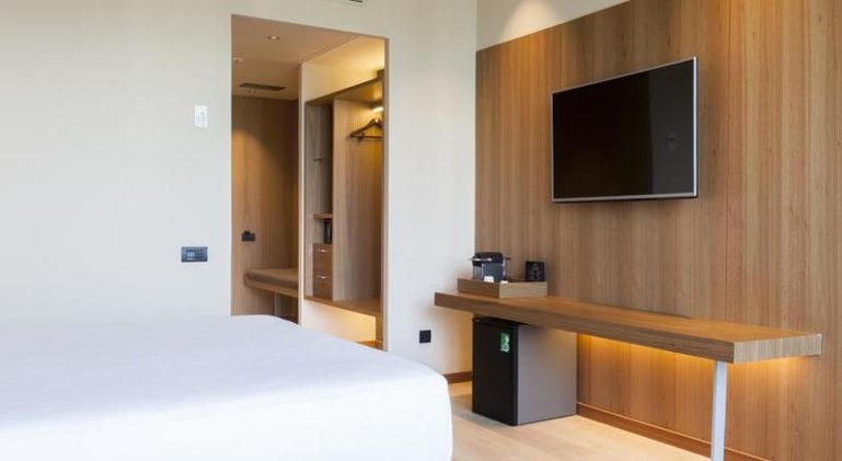 DOUBLE STANDARD Room