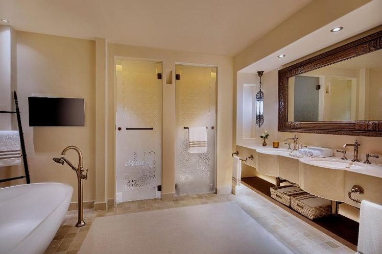 VILLA WITH VIEWS Room
