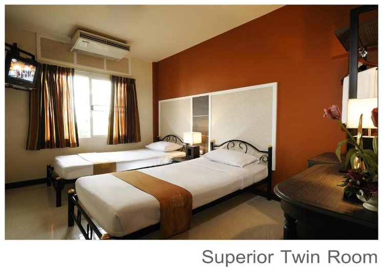 Rambuttri Village Inn & Plaza