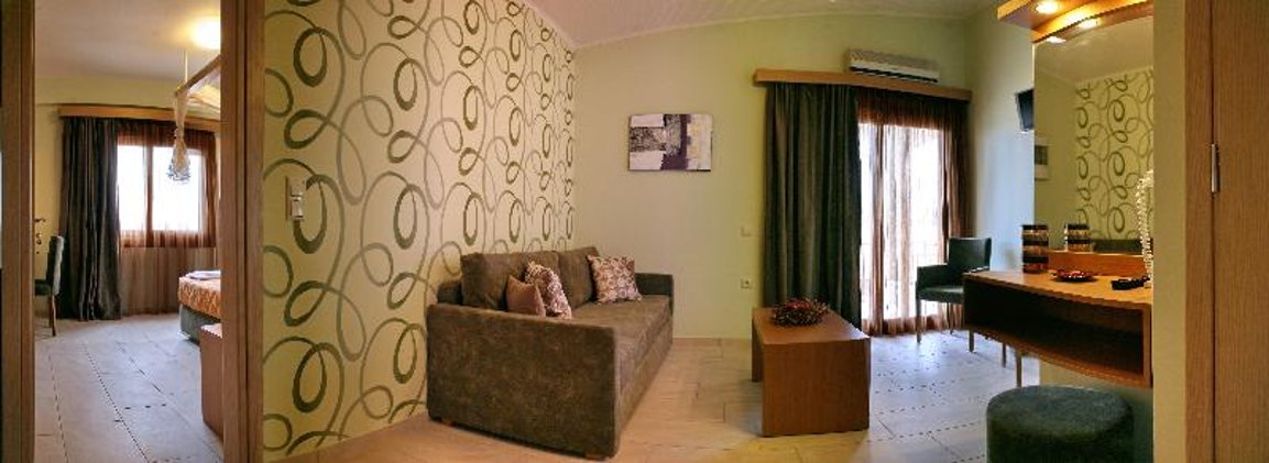 JUNIOR SUITE POOL VIEW Room