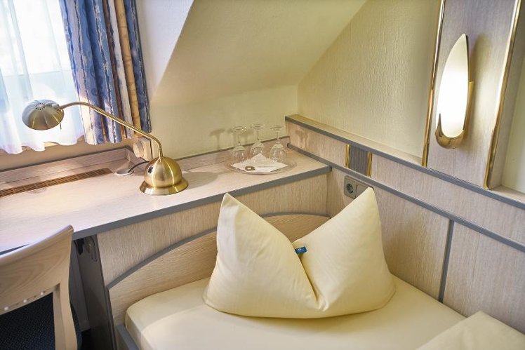 TRIPLE STANDARD Room