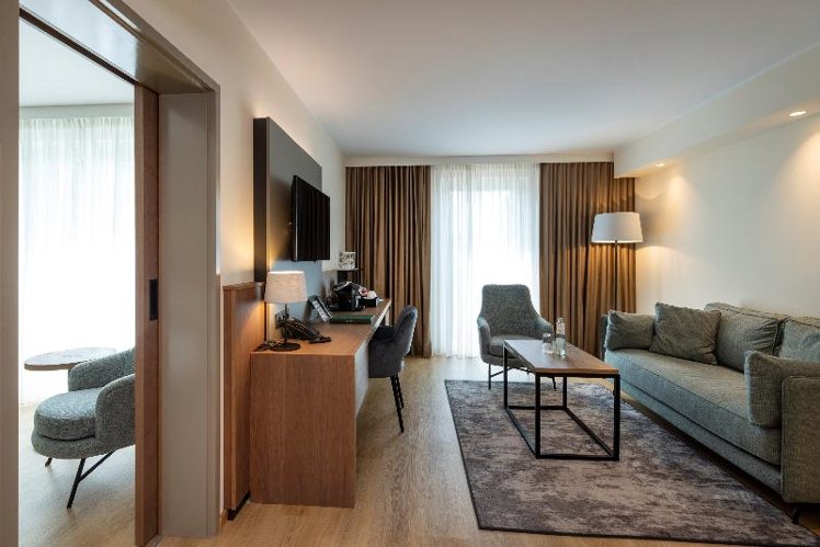 SUITE GARDEN VIEW Room