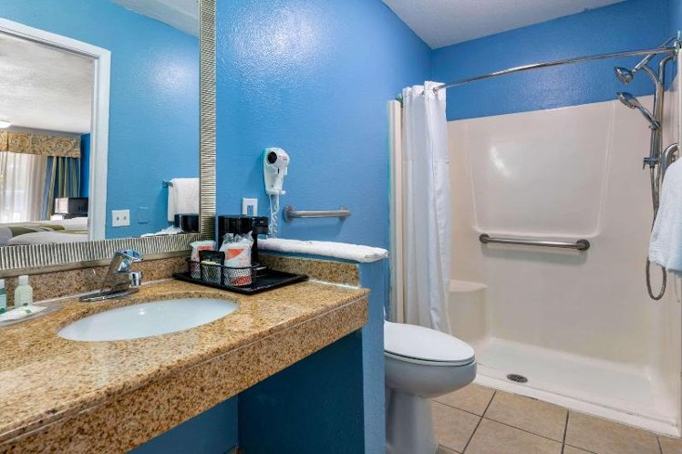 DOUBLE TWO QUEEN BEDS Room