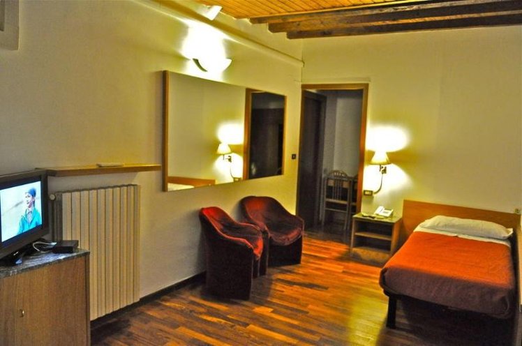 SINGLE STANDARD Room