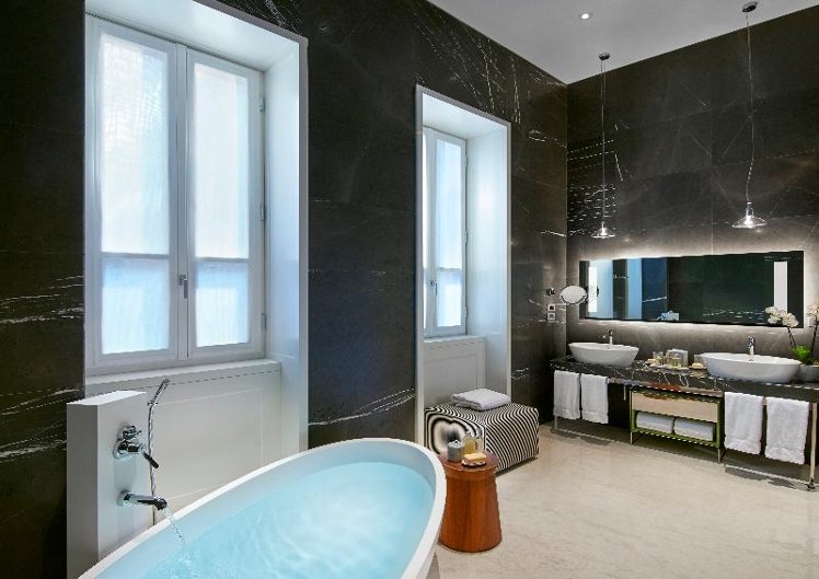 SUITE KING SIZE BED Room