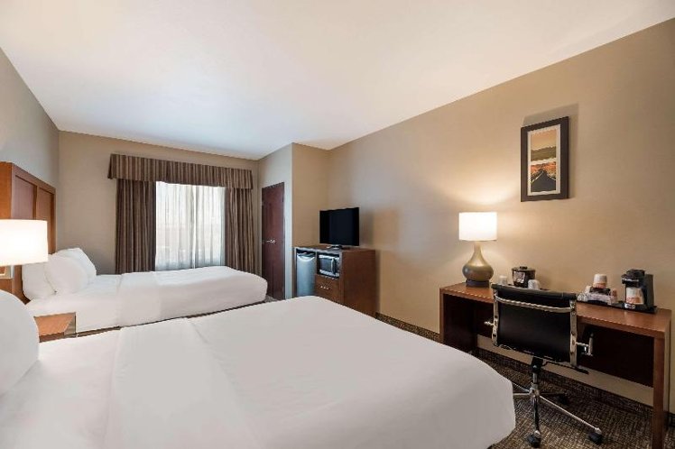 DOUBLE TWO QUEEN BEDS Room