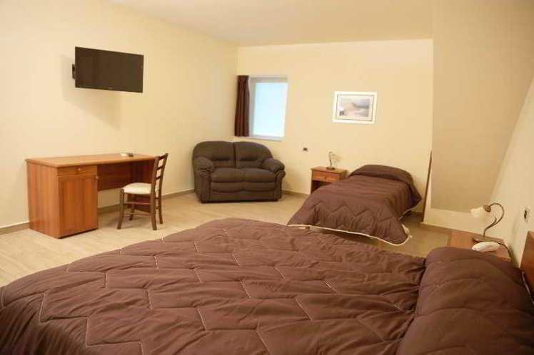 TRIPLE STANDARD Room