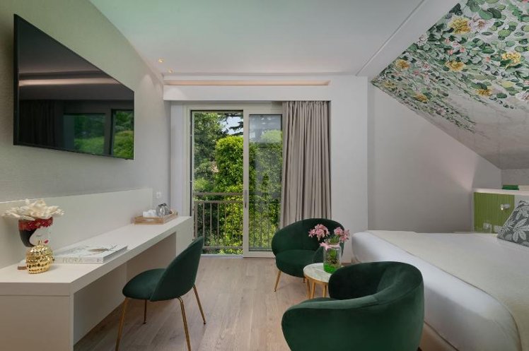 DOUBLE KING SIZE BED Room