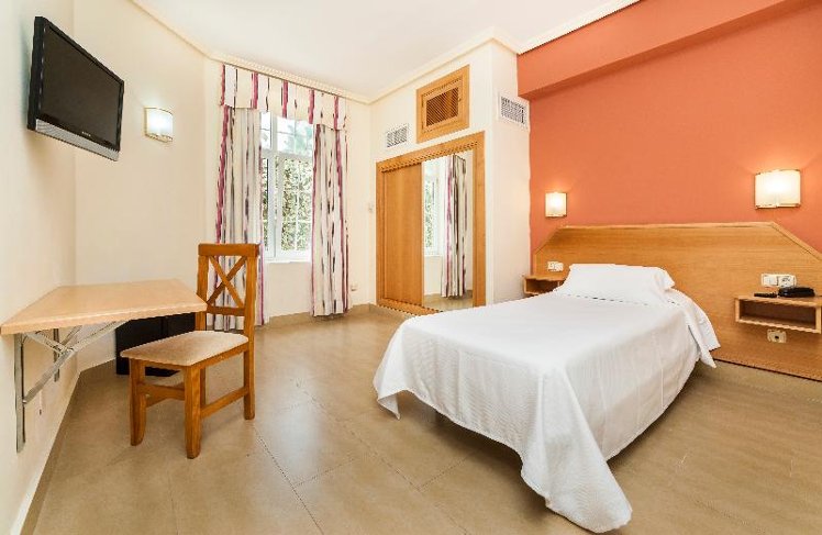 SINGLE STANDARD Room