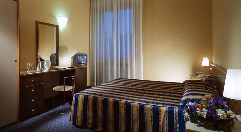SINGLE STANDARD Room