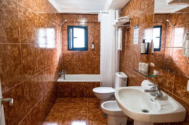 TRIPLE STANDARD Room