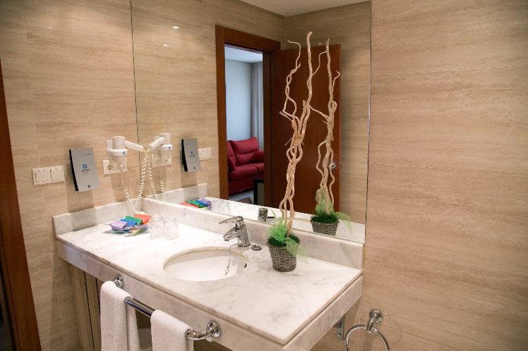 DOUBLE STANDARD Room