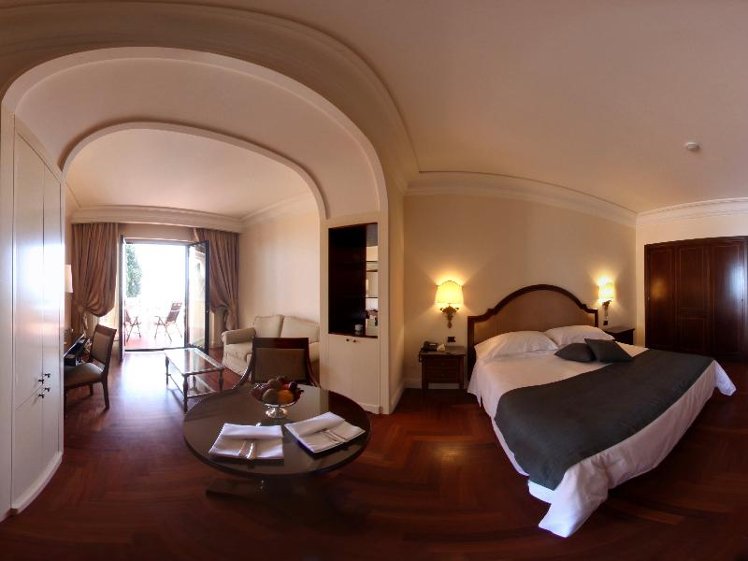 SUITE GARDEN VIEW Room