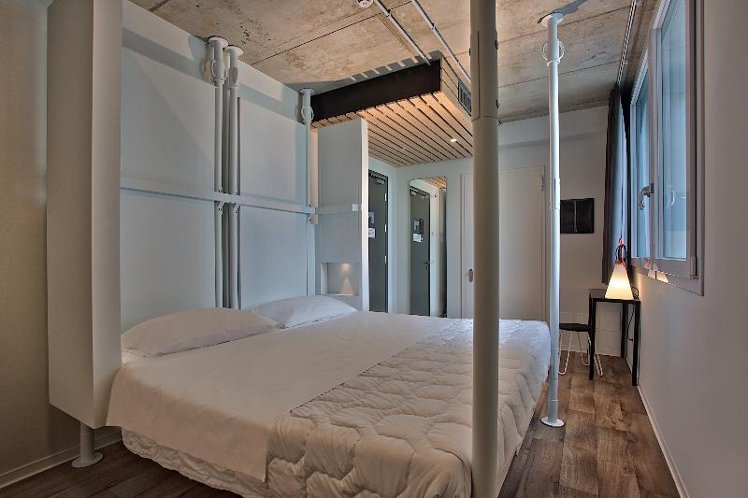 DOUBLE STANDARD Room
