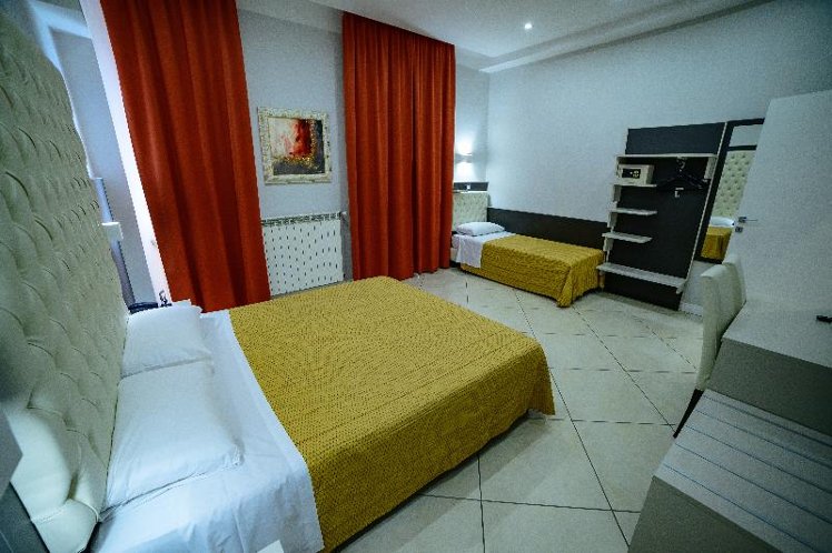 TRIPLE BASIC Room