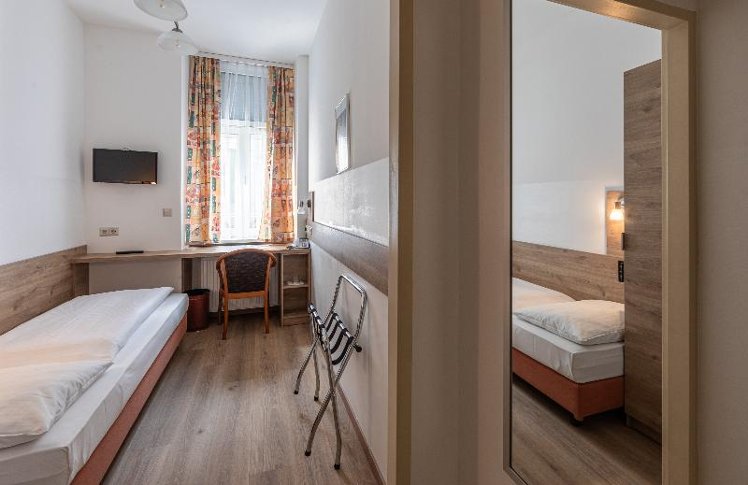 SINGLE STANDARD Room