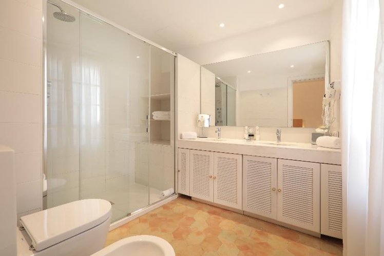 JUNIOR SUITE STANDARD Room