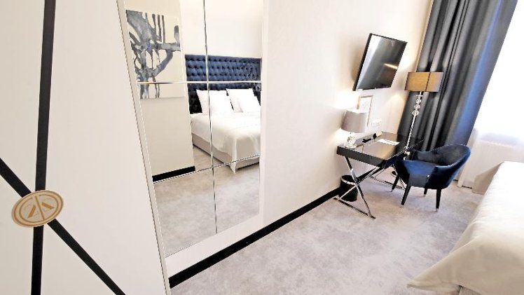 DOUBLE STANDARD Room