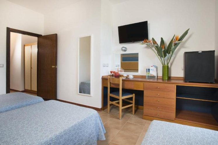TRIPLE STANDARD Room