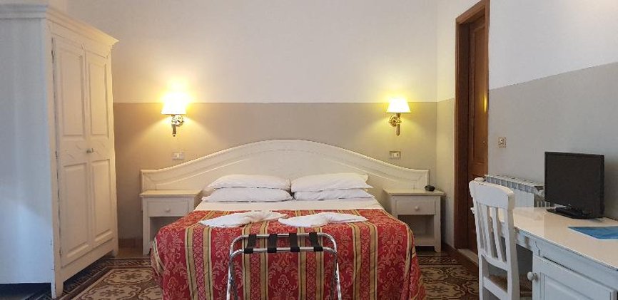 TRIPLE STANDARD Room
