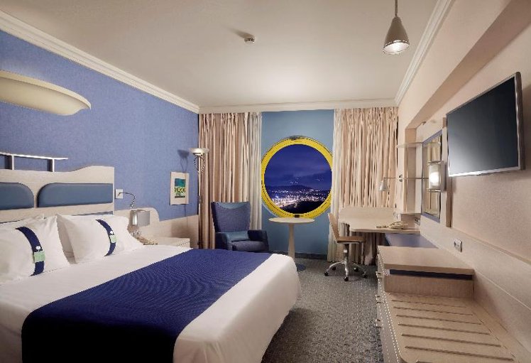 DOUBLE KING SIZE BED Room