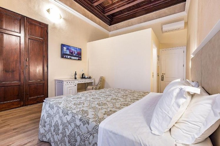 DOUBLE DELUXE QUEEN BED Room