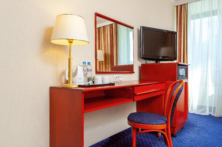 DOUBLE QUEEN SIZE BED Room
