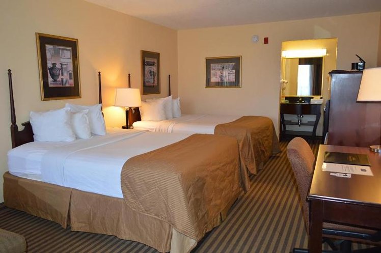 DOUBLE QUEEN SIZE BED Room