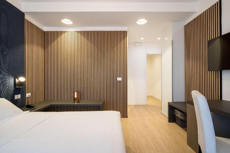 DOUBLE DELUXE QUEEN BED Room