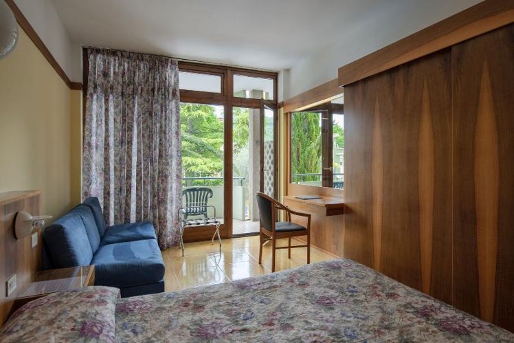 Double or Twin POOL VIEW Room