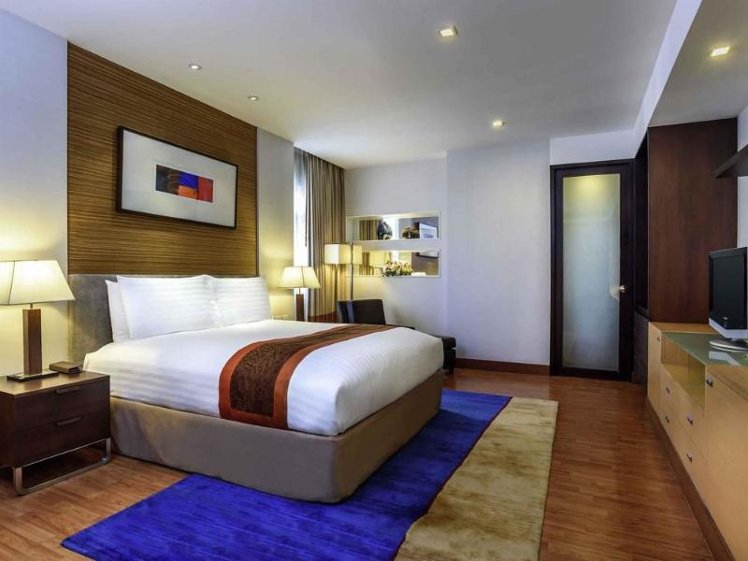 TRIPLE DELUXE KING BED Room
