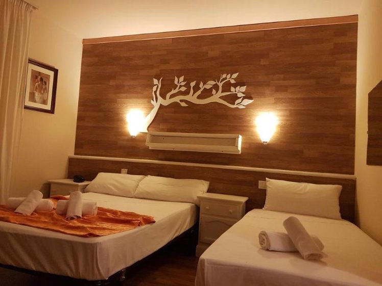 TRIPLE STANDARD Room