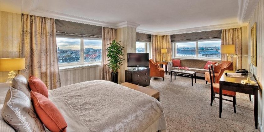 JUNIOR SUITE CITY VIEW KING BED Room