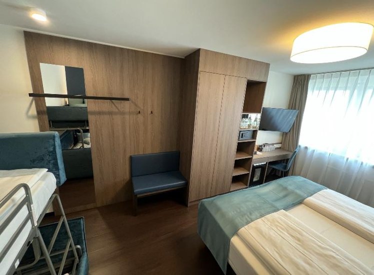 QUADRUPLE ONE BED Room