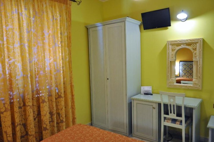 QUADRUPLE STANDARD Room