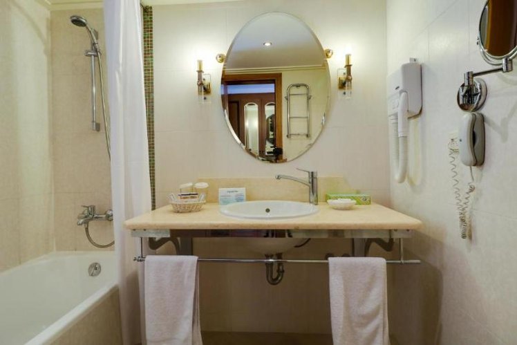 Double or Twin POOL VIEW Room